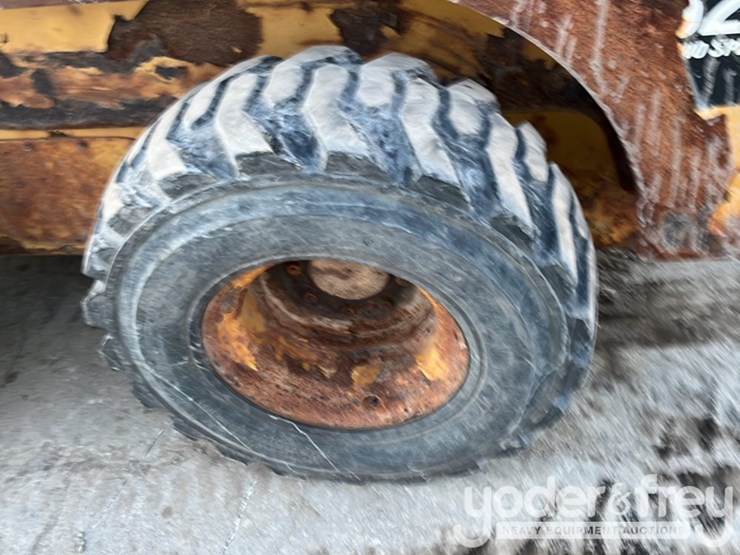 2012-caterpillar-252b3-image-11