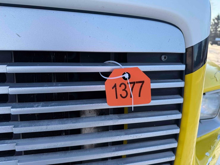 1984-freightliner-fl70-image-11