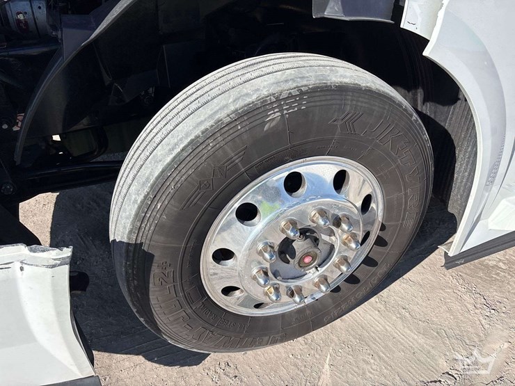 2016-volvo-vnl-t/a-sleeper-cab-truck-tractor-image-47