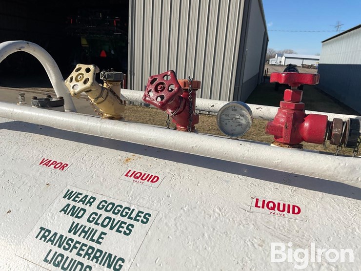 1977-chemi-trol-1000-gal-nurse-tank-on-duo-lift-running-gear-image-12