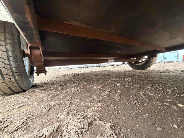 2012-dct-enclosed-trailer-image-8