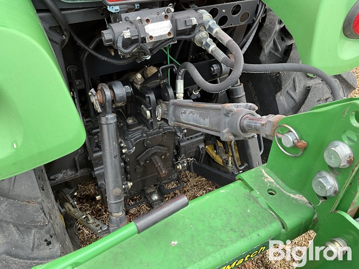 2011-john-deere-3720-image-17