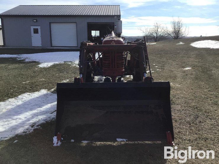 1955-farmall-400-2wd-tractor-w/loader-&-frontier-blade-image-2