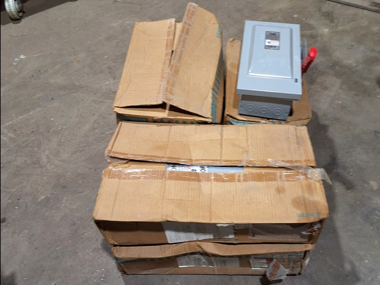 #338-•-lot-of-fused-safety-switches-image-5