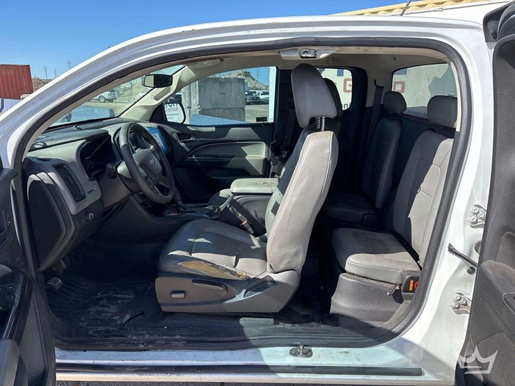 2017-chevrolet-colorado-image-17