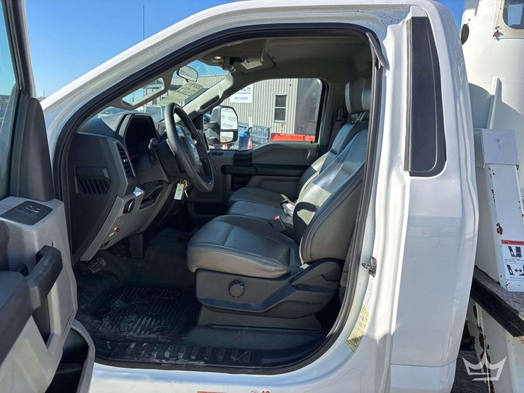 2017-ford-f550-image-15