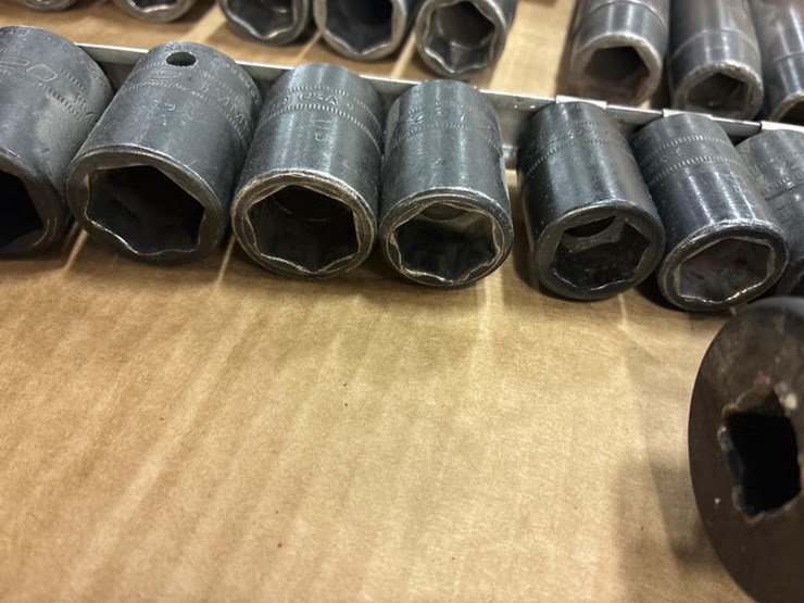 #115288-•-set-of-snap-on-metric-sockets-image-10