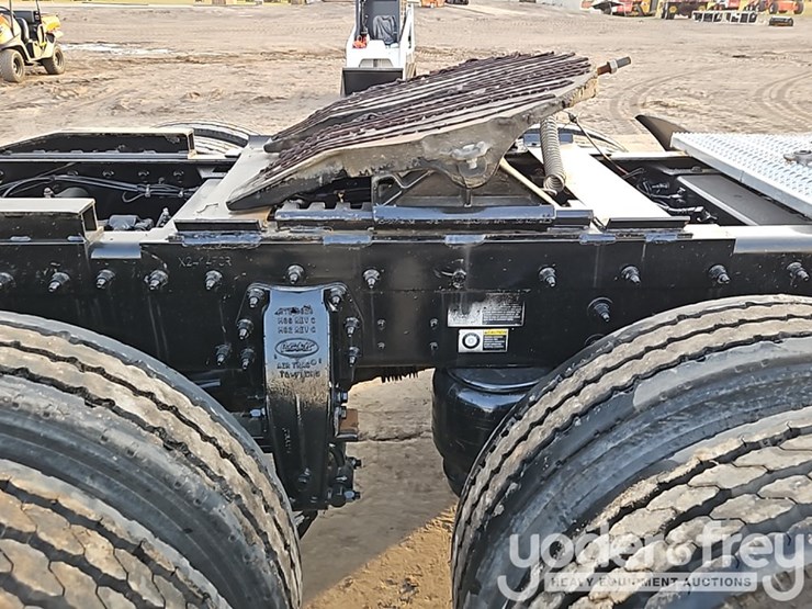 2020-peterbilt-567-image-9