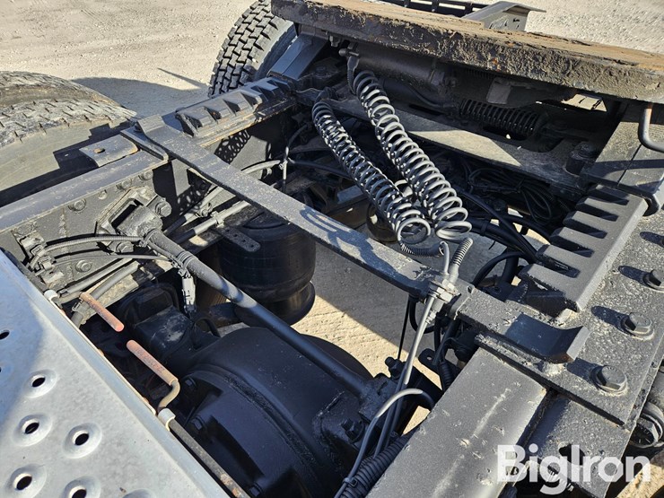 2017-freightliner-cascadia-125-image-11