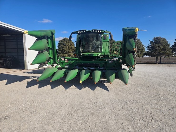 2021-john-deere-c12f-image-11