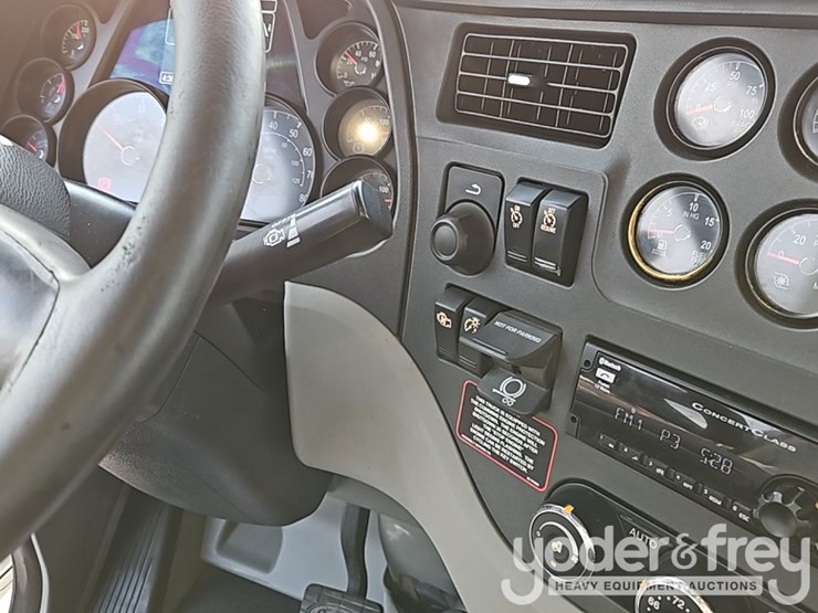 2020-peterbilt-567-image-36