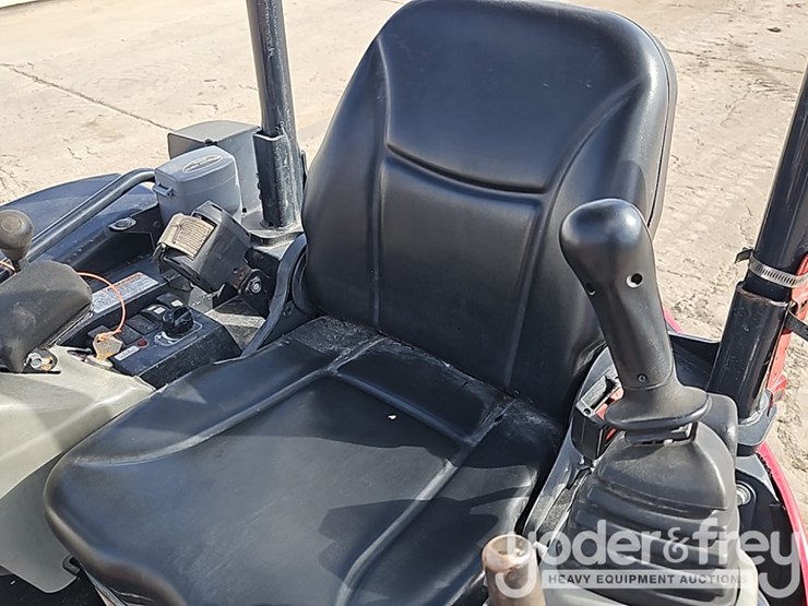 2021-yanmar-vio25-image-32