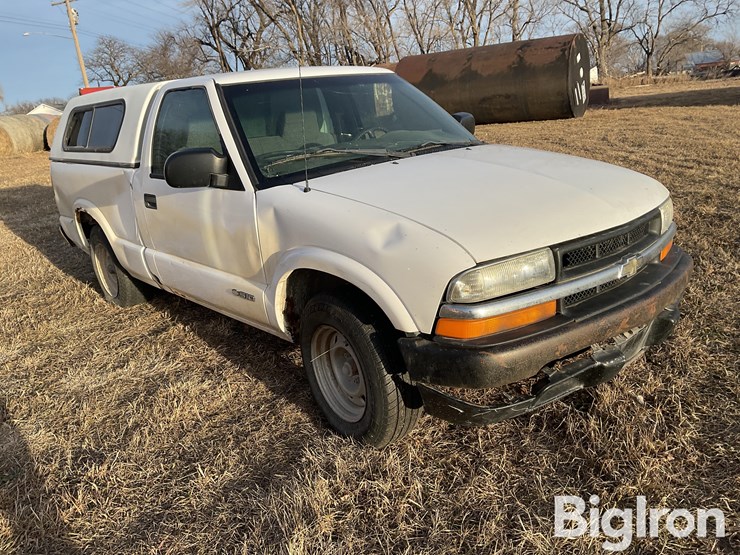 2002-chevrolet-s10-image-3