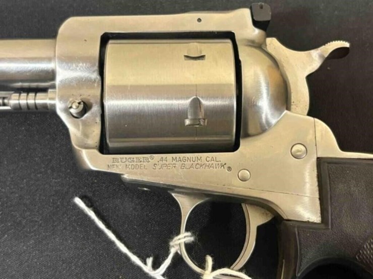 ruger---super-blackhawk-.44-mag-revolver-image-3