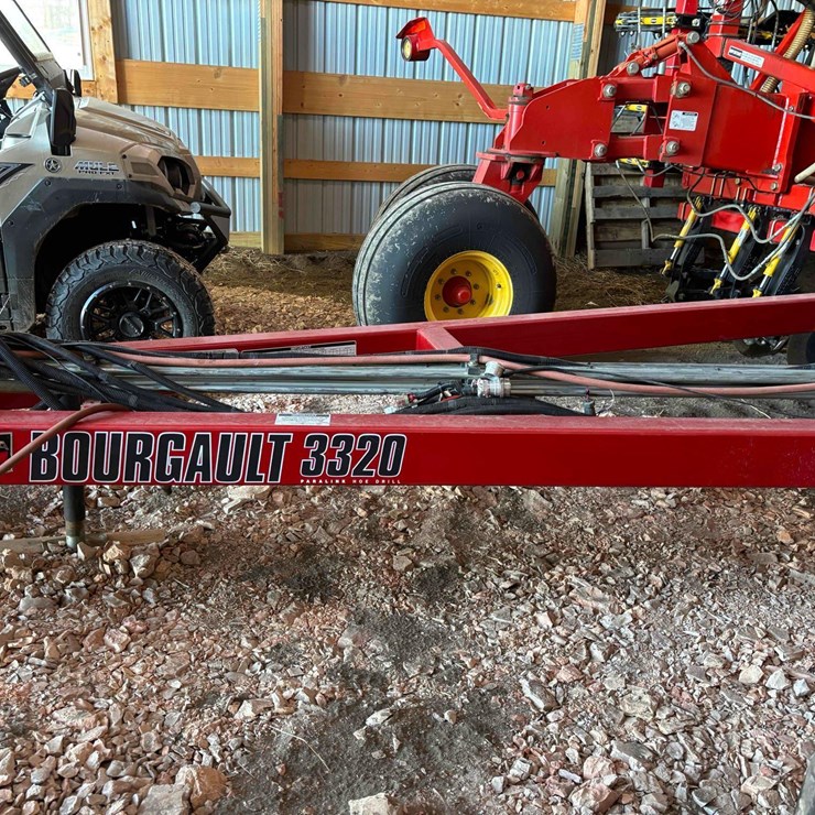2014 BOURGAULT 7700