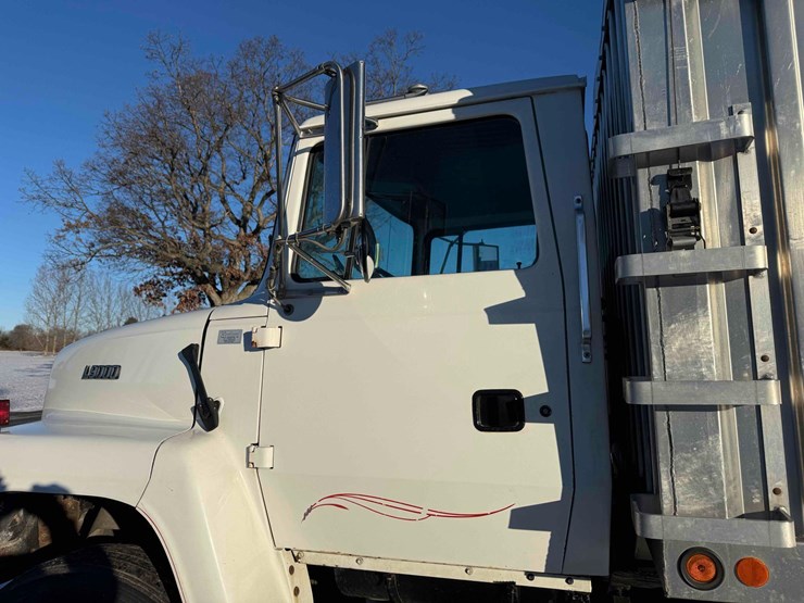 1996-ford-l-image-16