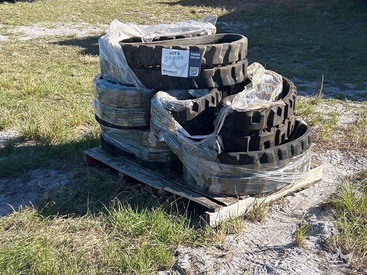 mini-skid-steer/-excavator-tracks-image-1