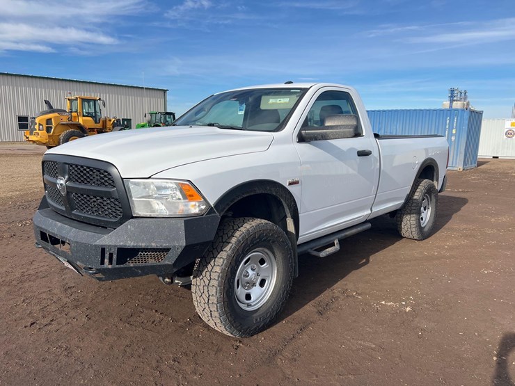 2020-ram-1500-classic-image-1