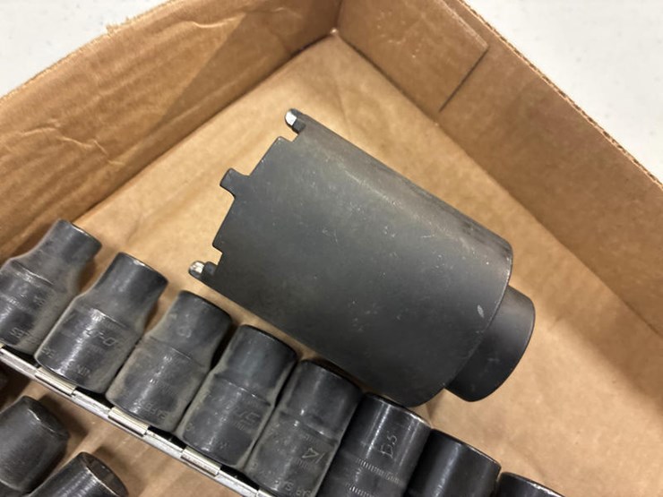 #115288-•-set-of-snap-on-metric-sockets-image-3