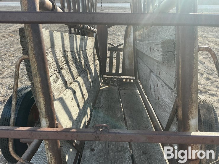 portable-squeeze-chute-image-11