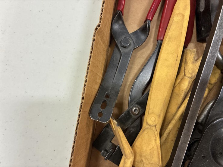 #115297-•-assortment-body-tools-image-7