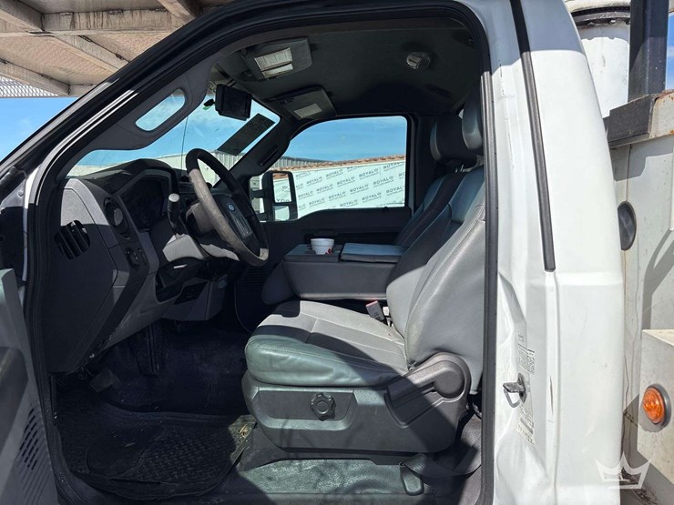 2014-ford-f550-image-8