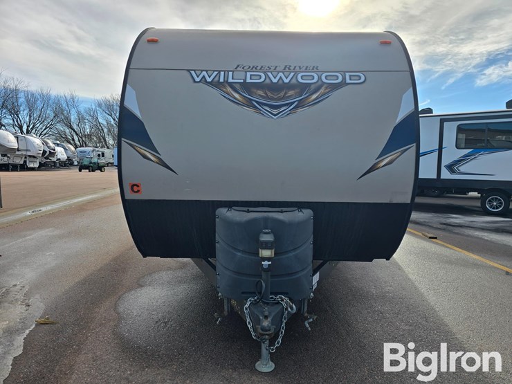 2018-forest-river-wildwood-28rlss-travel-trailer-image-2
