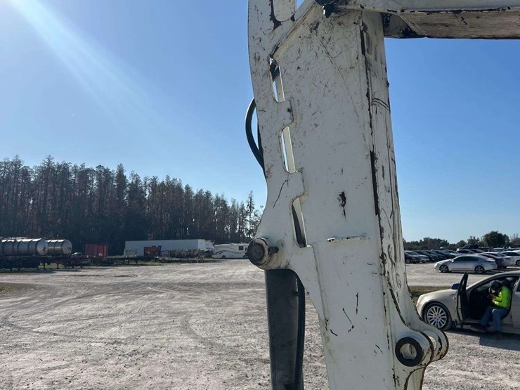 2011-bobcat-e50m-mini-excavator-image-19