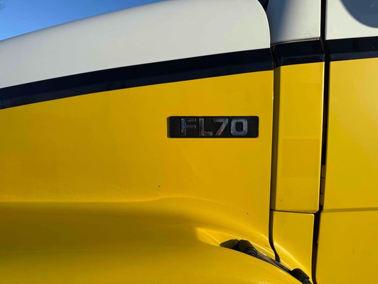 1984-freightliner-fl70-image-9