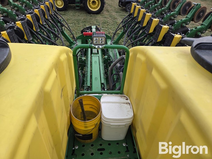 2022-john-deere-1795-image-16