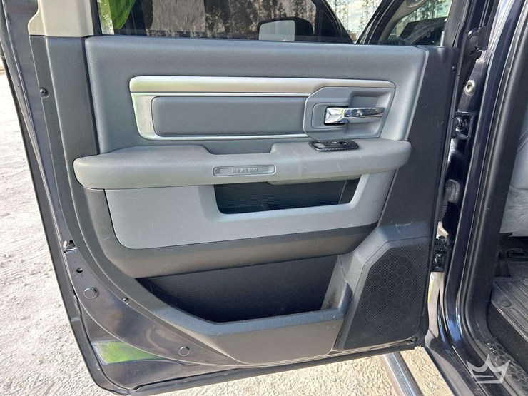 2013-dodge-1500-image-21