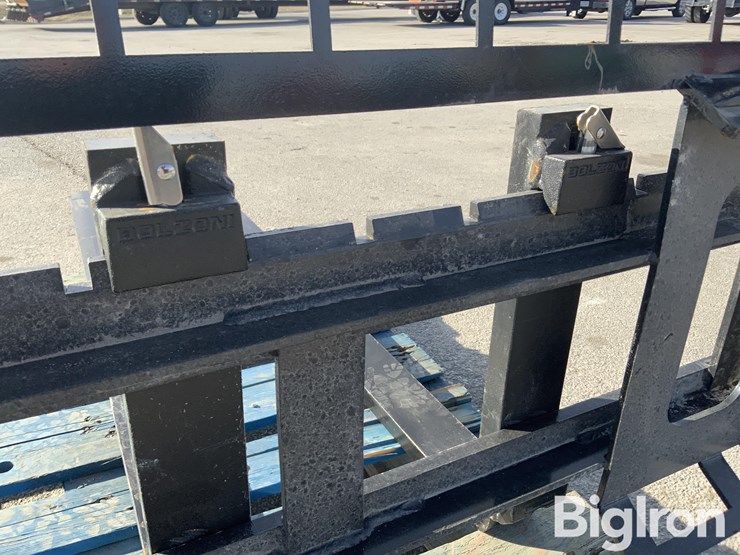 2025-giyi-60"-skid-steer-pallet-forks-&-mast-assembly-image-11