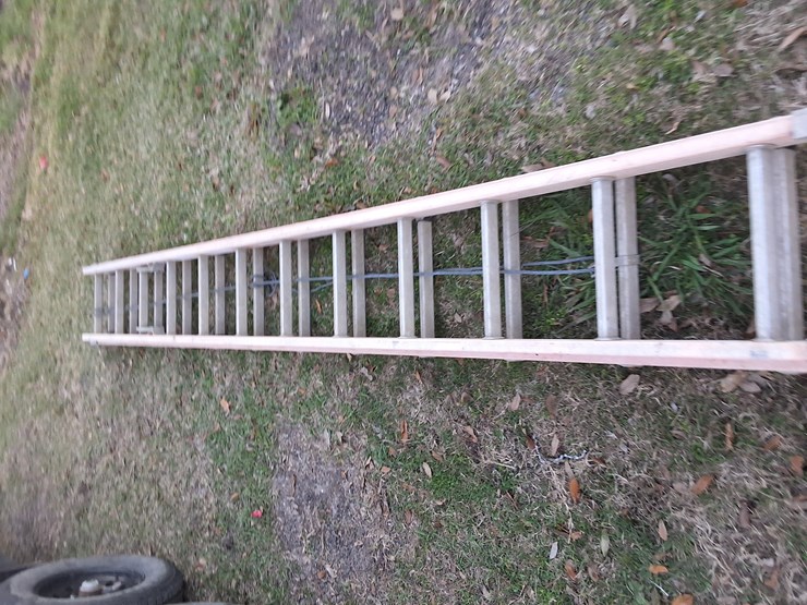 #328-•-lot-of-2-werner-extension-ladders-image-2