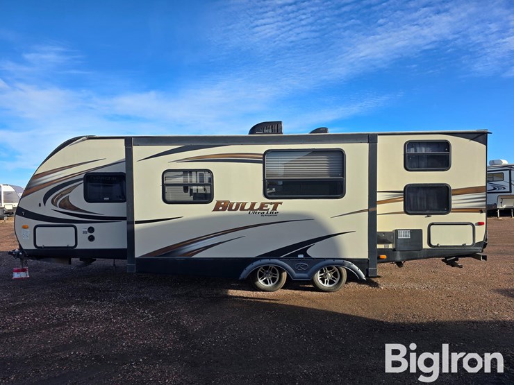 2015-keystone-bullet-272bhs-travel-trailer-image-8