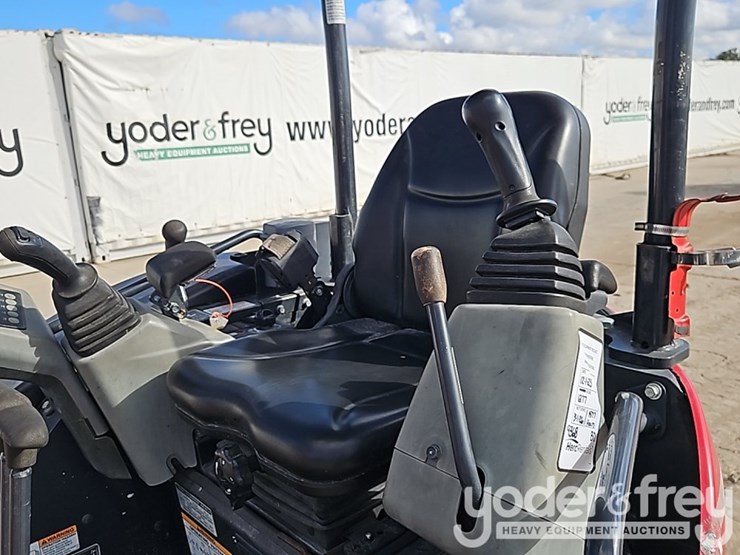 2021-yanmar-vio25-image-31