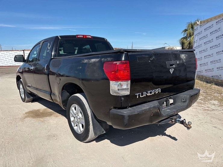 2012-toyota-tundra-sr5-image-4