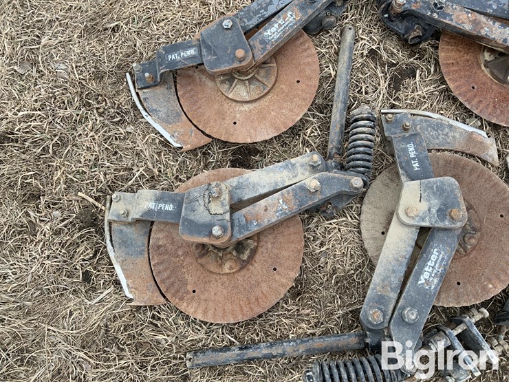 yetter-single-disc-fertilizer-openers-w/mounting-brackets-image-10