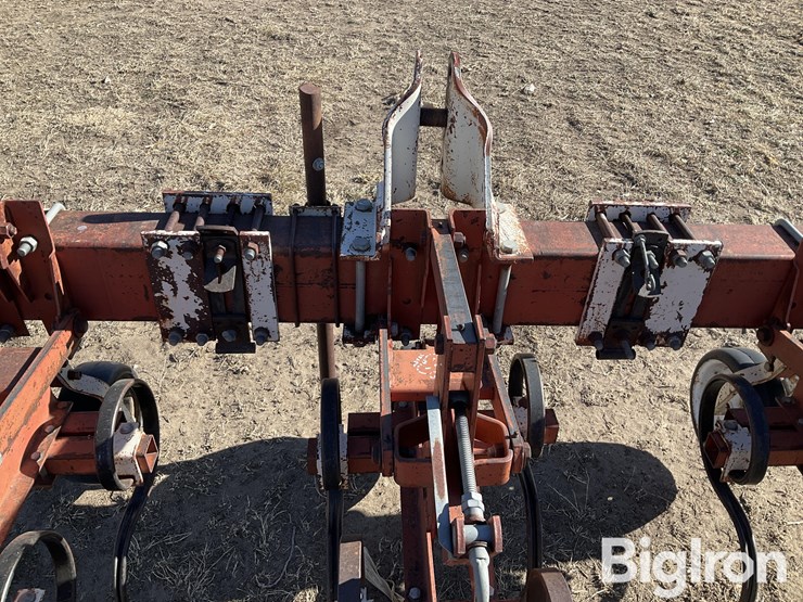 noble-2-row-s-tine-field-cultivator-image-16