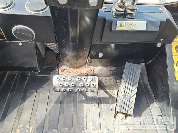 2015-jcb-926-image-34