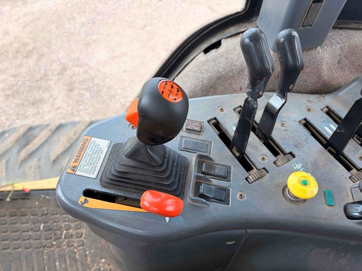 2005-challenger-55-track-tractor-image-18