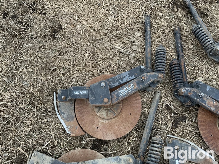 yetter-single-disc-fertilizer-openers-w/mounting-brackets-image-9