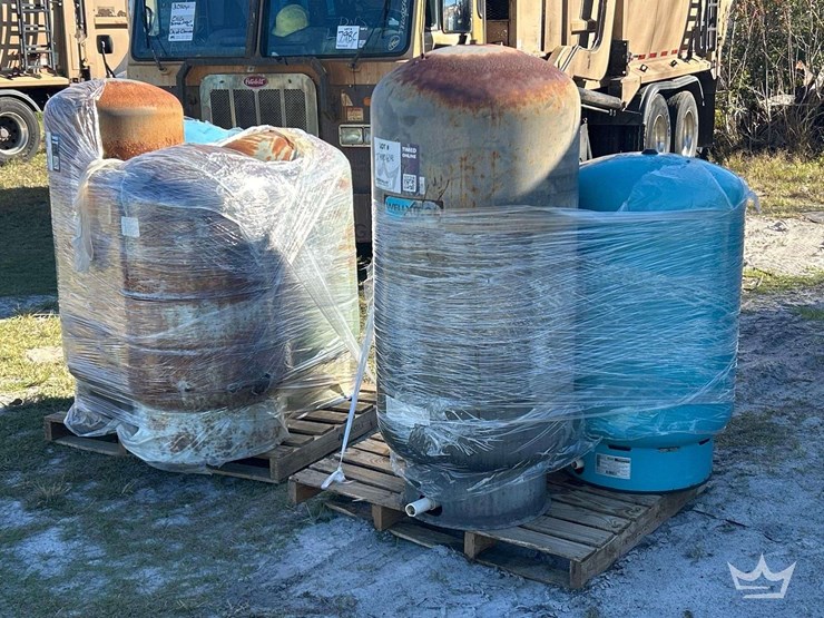 misc-vertical-steel-well-tank-image-1