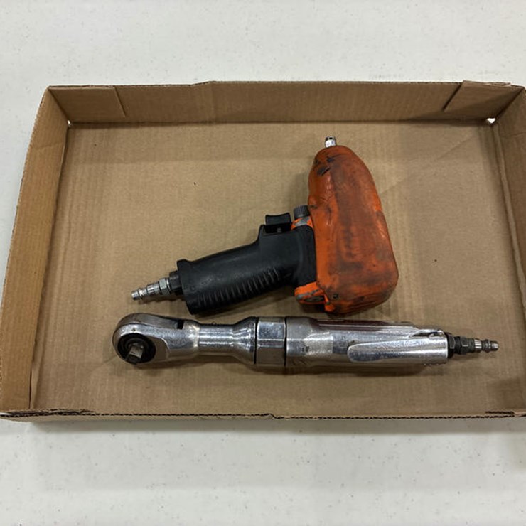 #115330 • 2 SNAP ON 3/8 AIR DRIVE RATCHETS