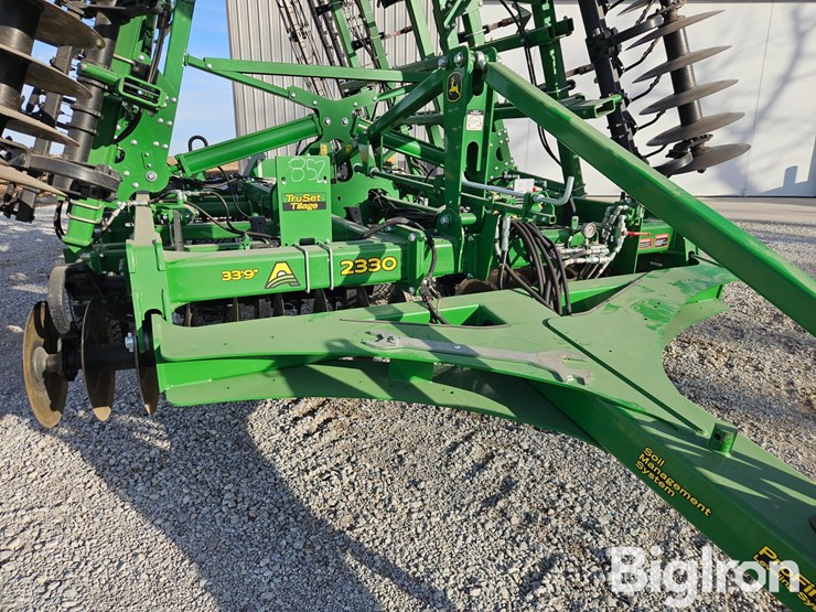 2022-john-deere-2330-image-9