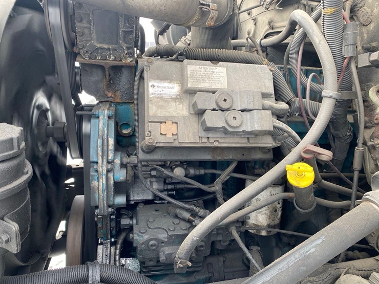 2001-case-ih-4900-image-22