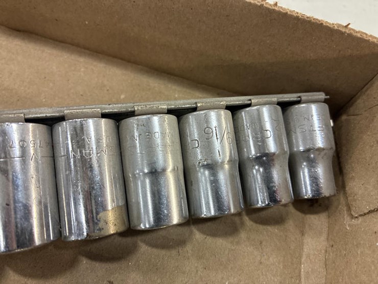 #115302-•-box-of-misc-craftsman-sockets-image-2