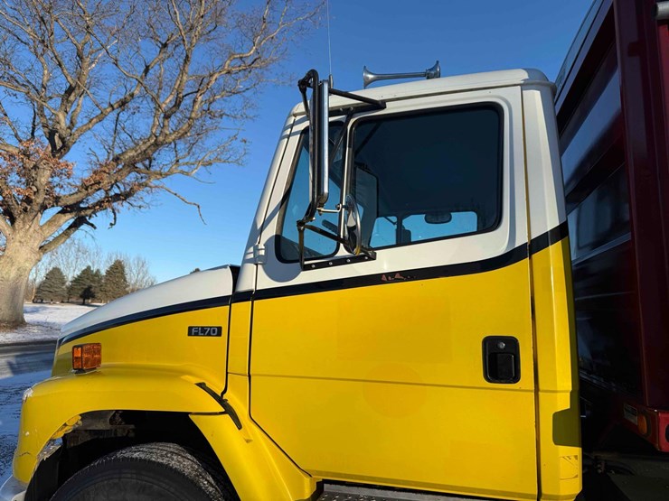 1984-freightliner-fl70-image-14