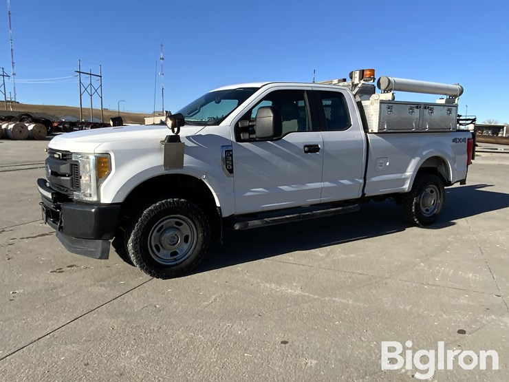 2017-ford-f350-xl-image-1