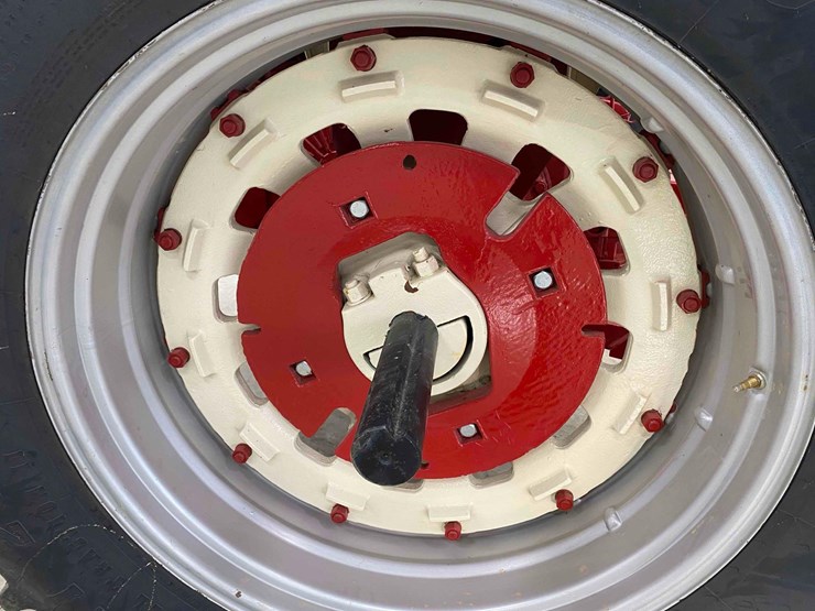 farmall-1206-open-station-restored-image-73