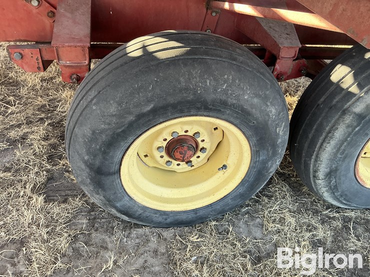 new-holland-1037-image-19